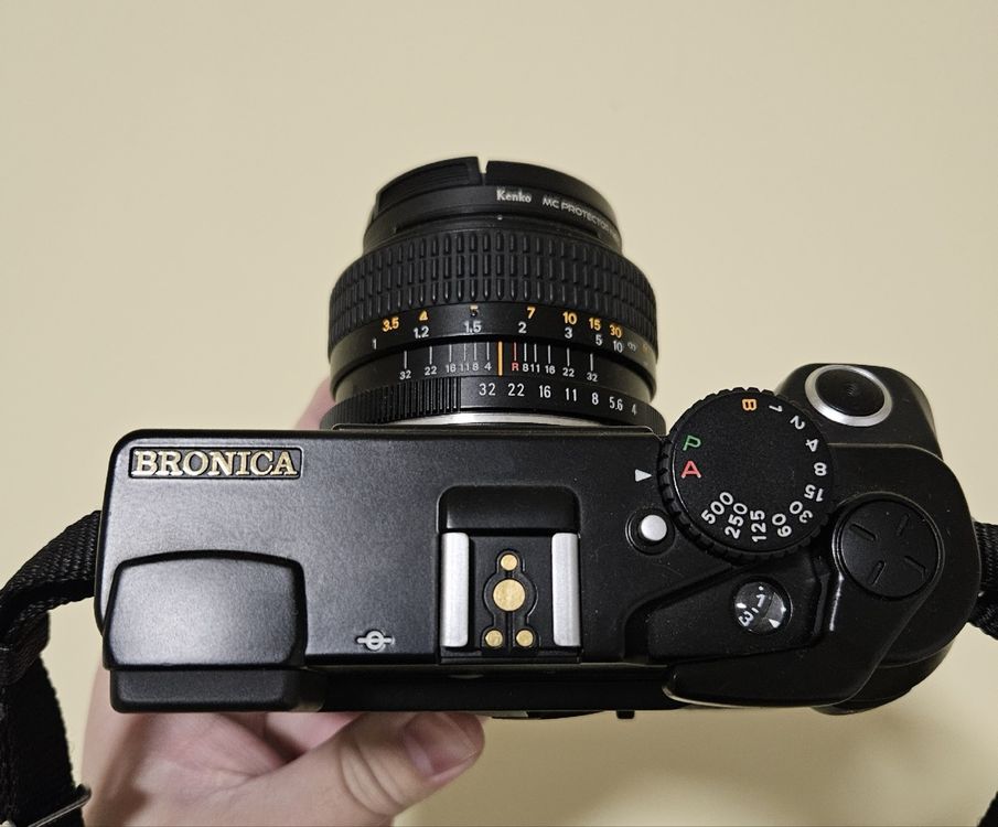 Bronica RF645 lens 65mm film camera (Gebraucht) in Denges für CHF