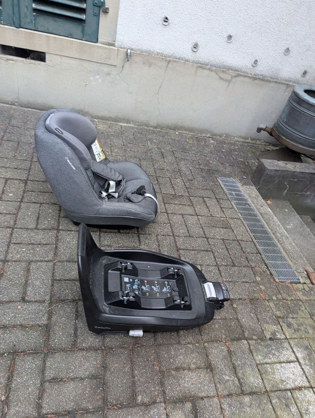 Maxi-Cosi Seggiolini per auto: Maxi-Cosi mit Isofix Basis Station – Usato da Kilchberg ZH venduto da mazon 3