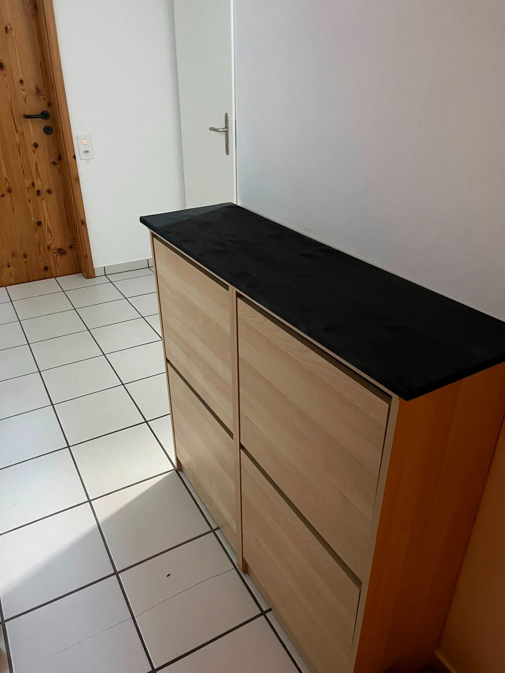 Scaffali: Schuhregal mit schwarzer Deckplatte – Usato da Wetzikon ZH venduto da kingbob72 1