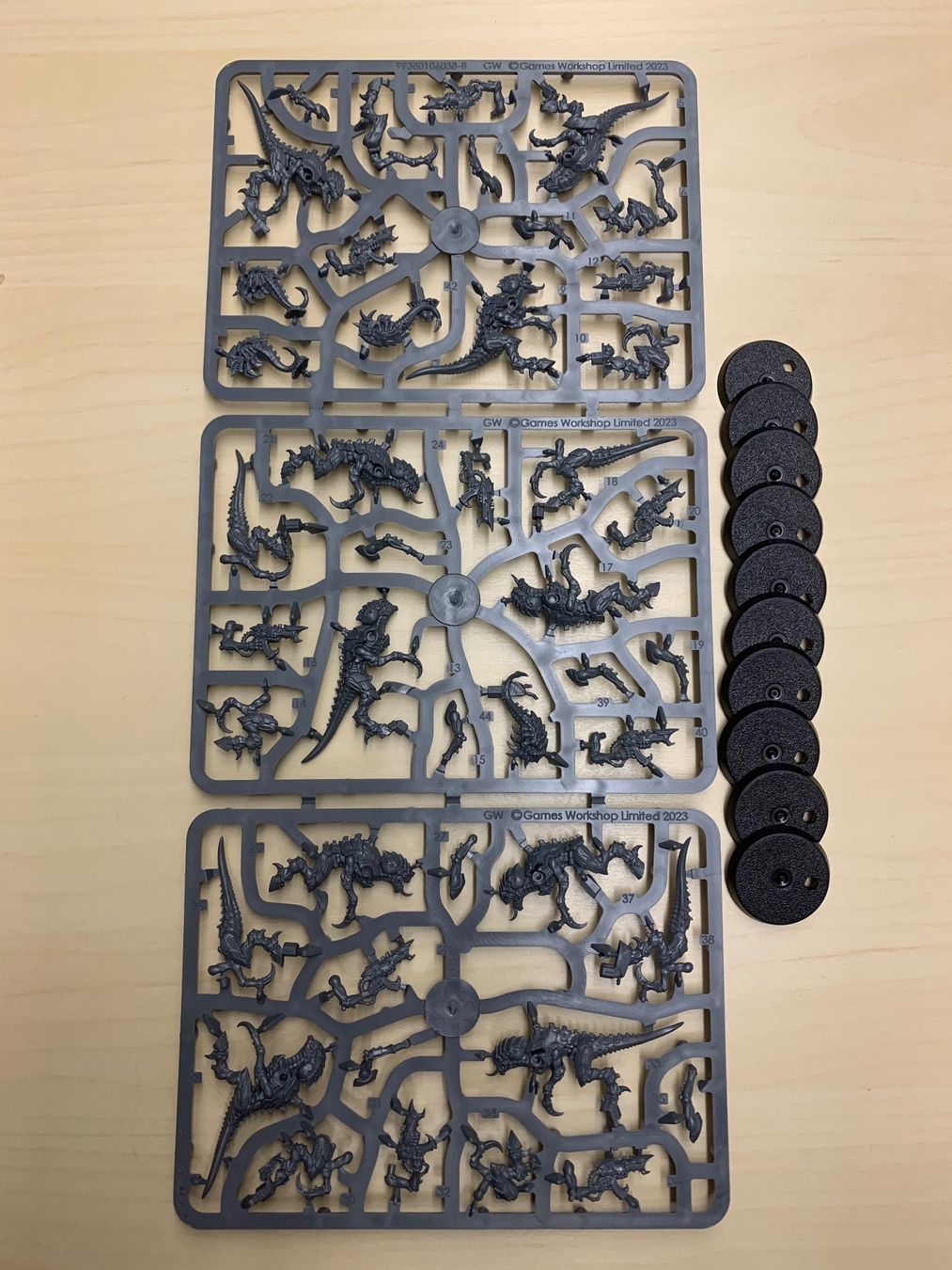Statuette: Warhammer 40000 Tyraniden Termaganten – Nuovo (secondo la descrizione) da Winterthur venduto da Compiorg 1