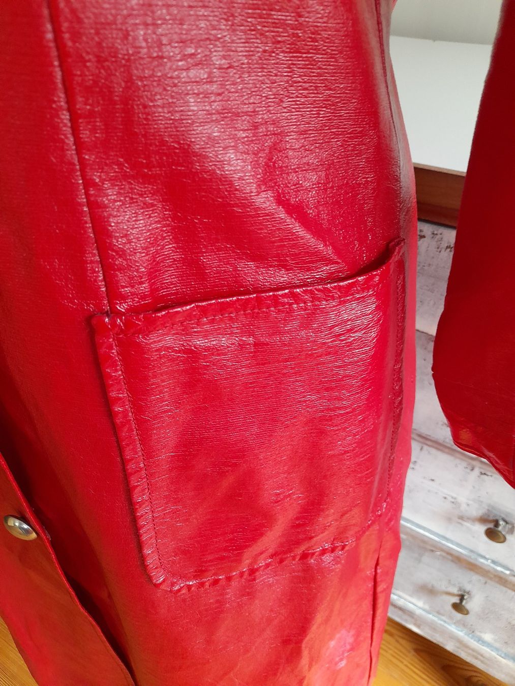 Cappotti: Knautsch Lack Leder Mantel . Unikat . S . rot . – Usato da Leuggelbach venduto da schmetterlings-fee 3