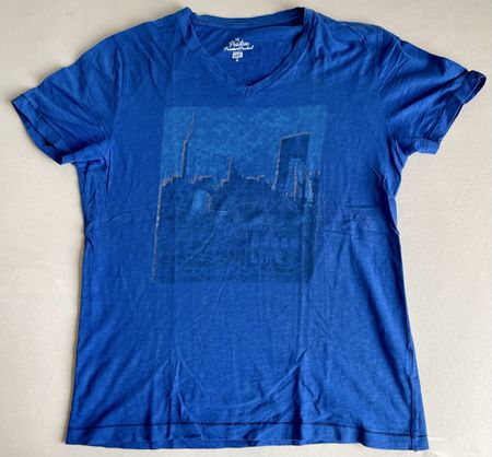Cooles blaues T-Shirt mit Skyline-Print, Grösse M, Top!