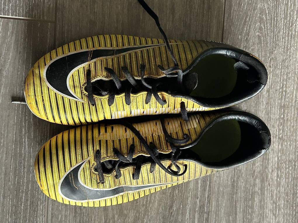 Scarpe per ragazzi: Fußballschuhe  – Usato da Oberflachs venduto da zoe_st77