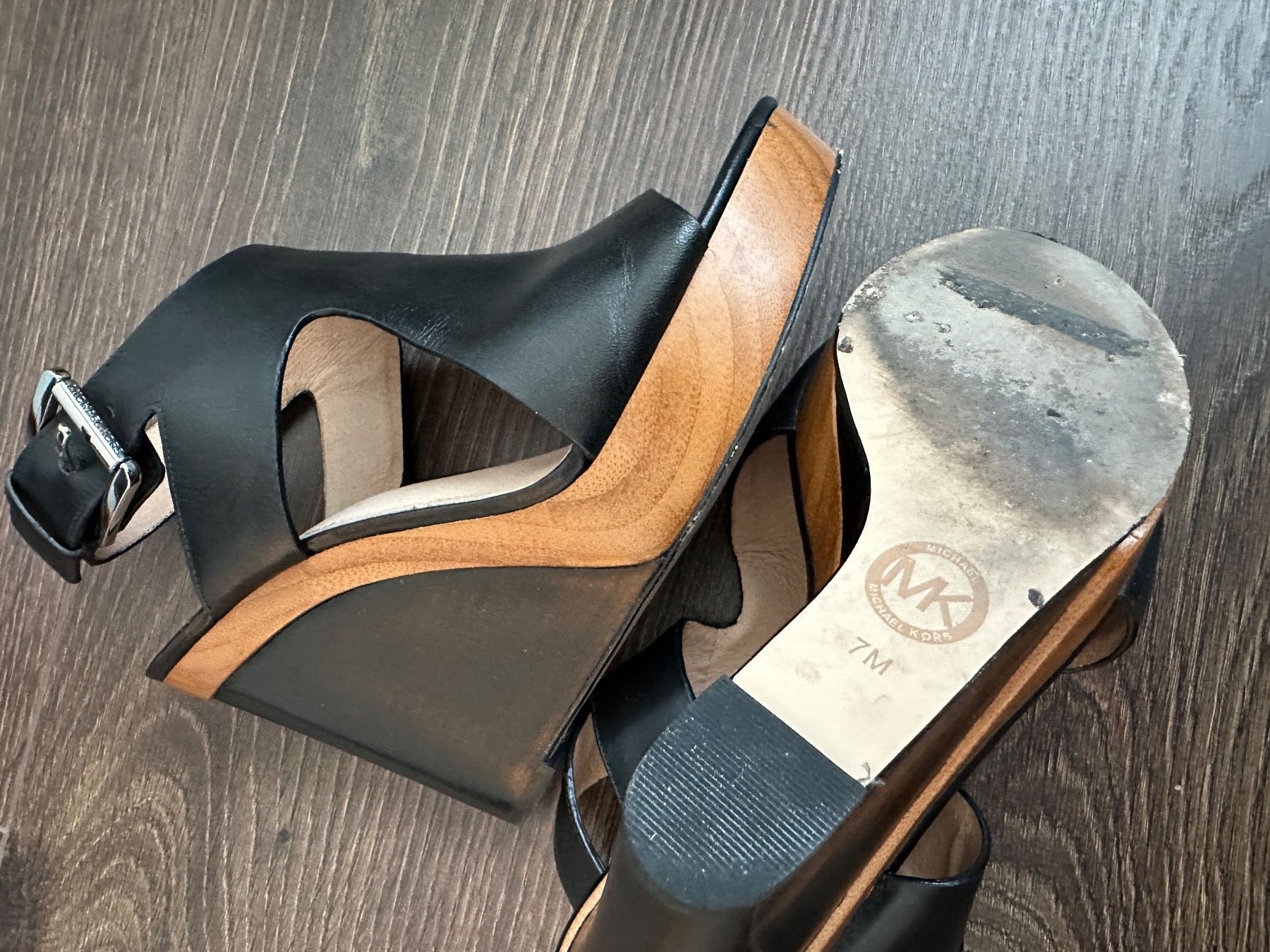 Michael Kors Scarpe da donna: Michael Kors Ledersandalen mit Absatz, Gr. 37.5 – Usato da Basel venduto da morochadelsur 5