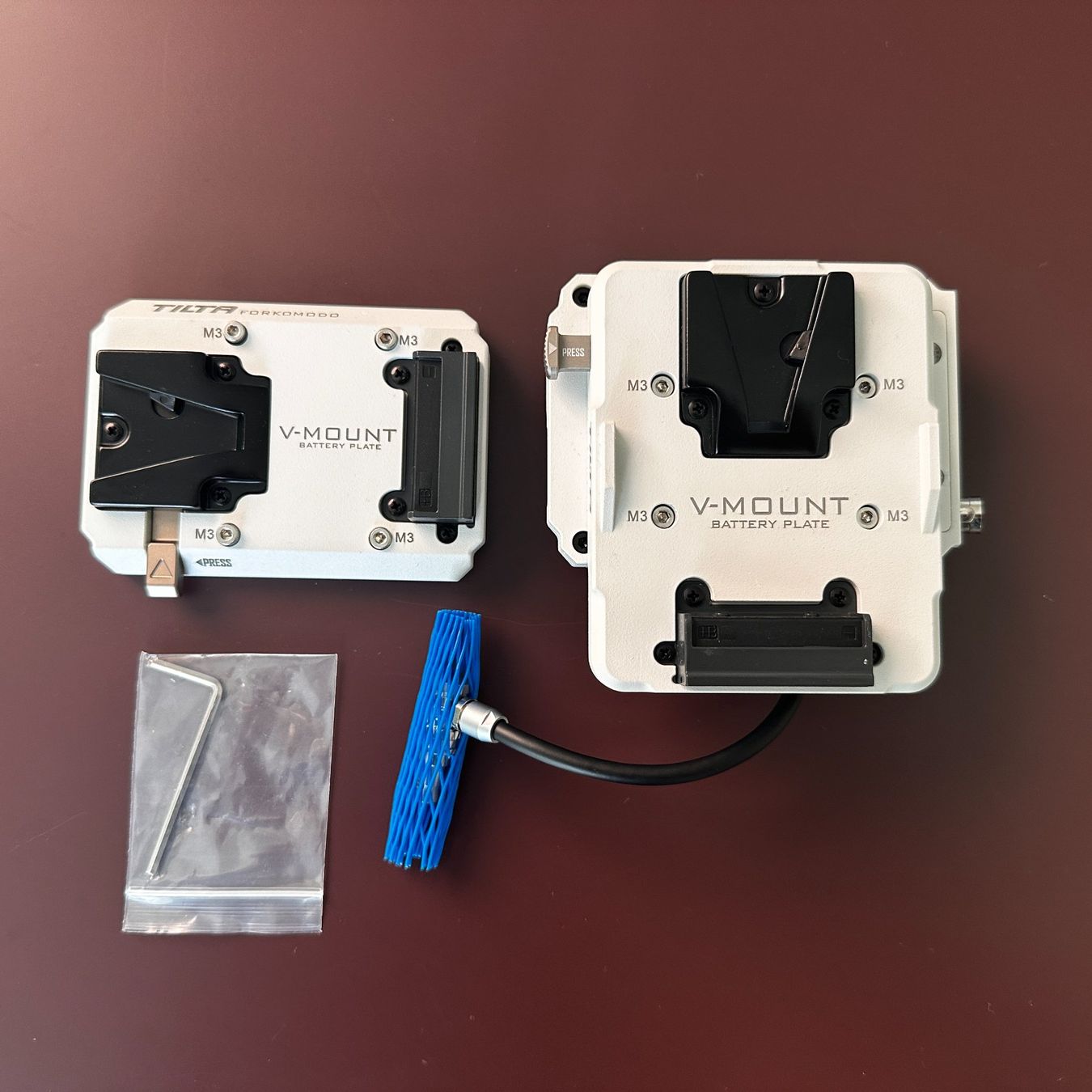 Videocamere: Tilta V-Mount Battery Plate Set für RED Komodo – Usato da Zürich venduto da Tanja.S... 8