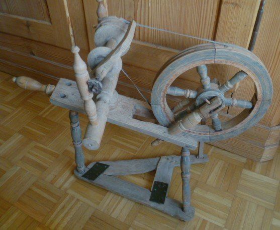 Ruote per filare: Uraltes Spinnrad als Dekoration – Usato da Effretikon venduto da Heimstudio 1