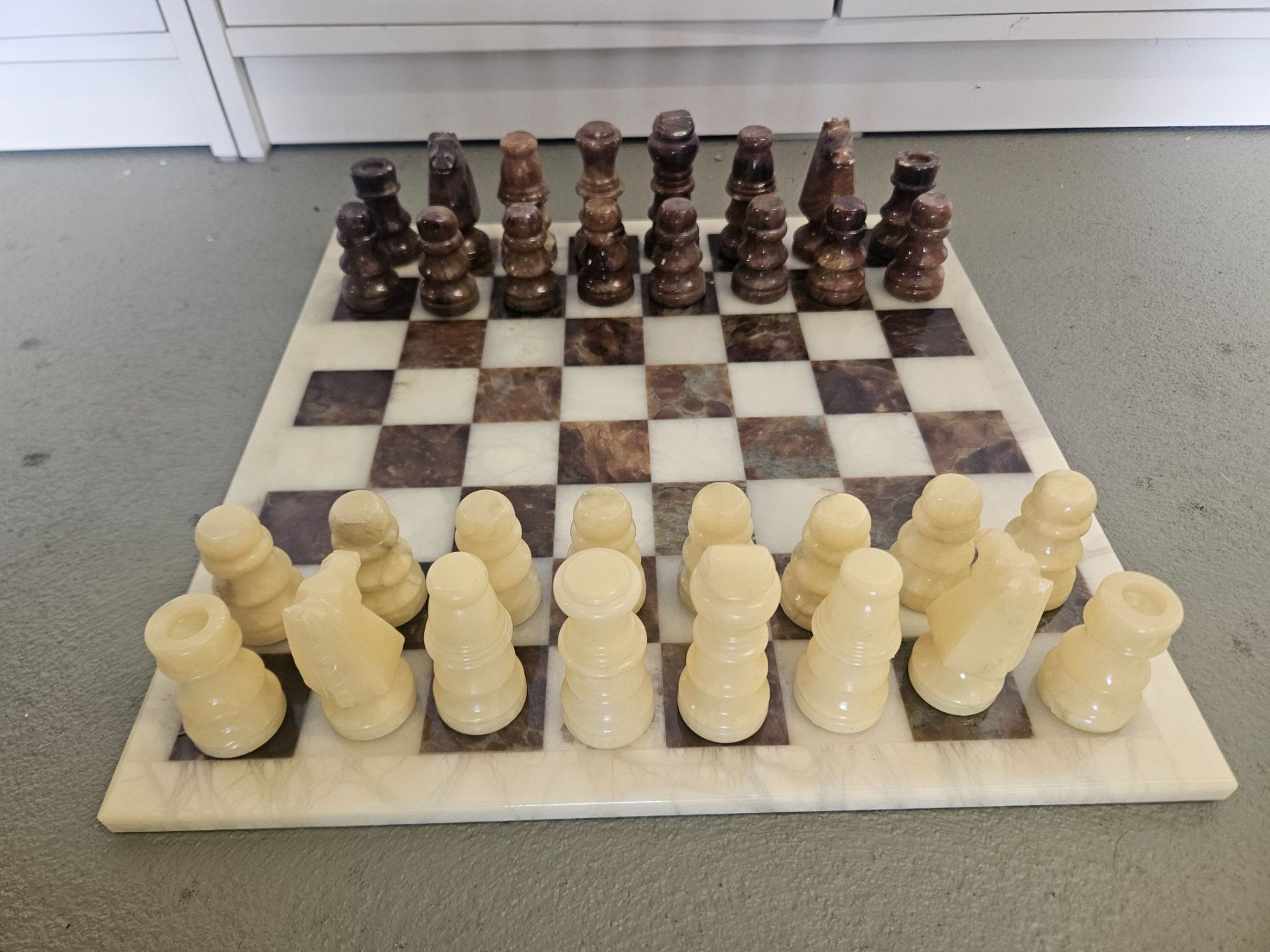 Spiele: Schachspiel Marmor / Alabaster – Gebraucht aus Kollbrunn von tsrg2013