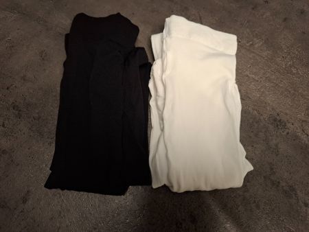 2x Strumpfhosen schwarz u. weiss, dünn Gr. 122/128