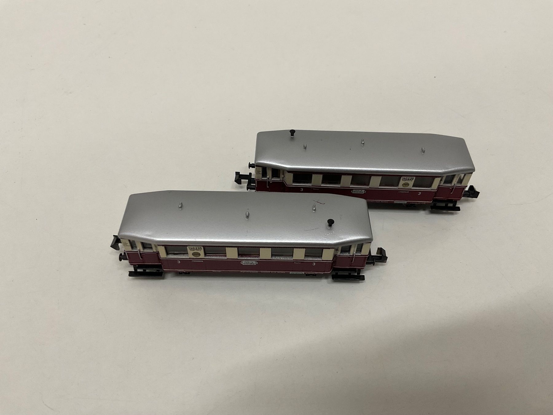 Arnold Modellini di ferrovie: Arnold oder Minitrix , zwei DR Wagen, Bespielt ohne Verp. – Usato da Chur venduto da Chur75 2