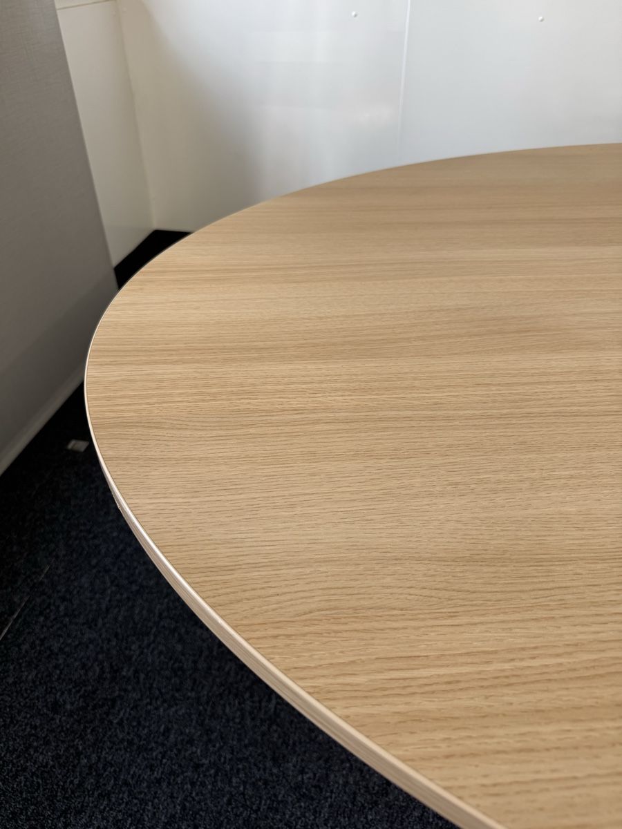 Tavoli: Ovaler Tisch Holzoptik, weiss, modern – Usato da Zürich venduto da Egsakt 2