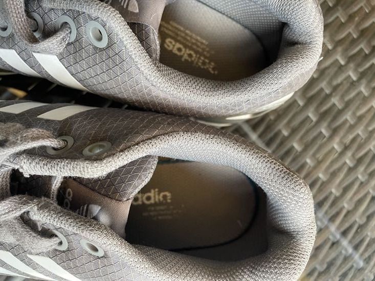 Scarpe per ragazzi: Junge Adidas Sneaker 36.5 – Usato da Bergdietikon venduto da antovale 1