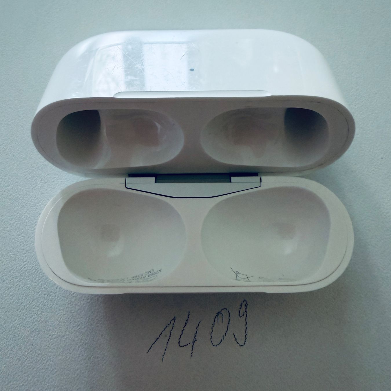Apple Ladegerät: Original Apple Ladecase A2968 für AirPods Pro 2 Gen. USB-C – Gebraucht aus Basel von MY.AIRPODS.SHOP 1