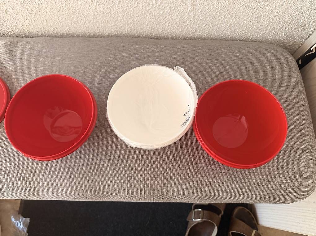 Behälter & Ähnliches: Tupperware Schüsselset rot/weiss mit Deckel  neu – Gebraucht aus Bellikon von Schwoscht 2