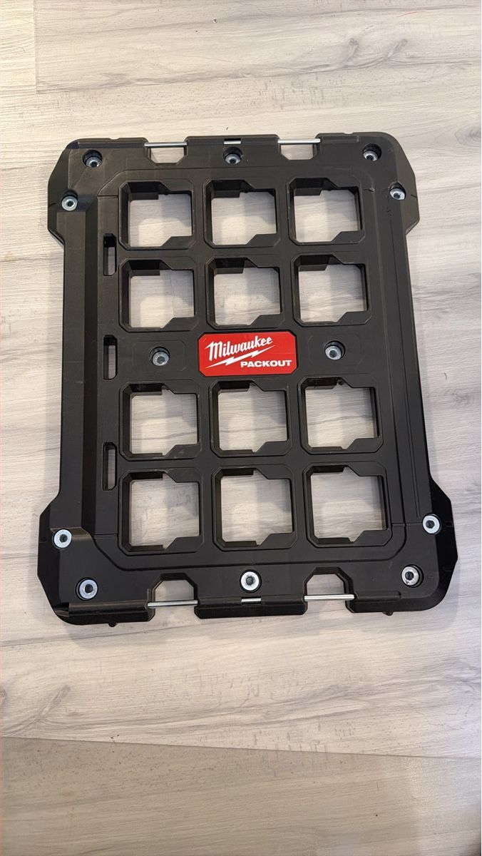 Milwaukee Tous les outils: Wall mount Milwaukee PACKOUT  – Neuf (Voir description) à Rebeuvelier par Rikinette8789