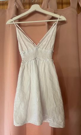 Leichtes weisses Sommerkleid – Perfekt für die warmen Tage!
