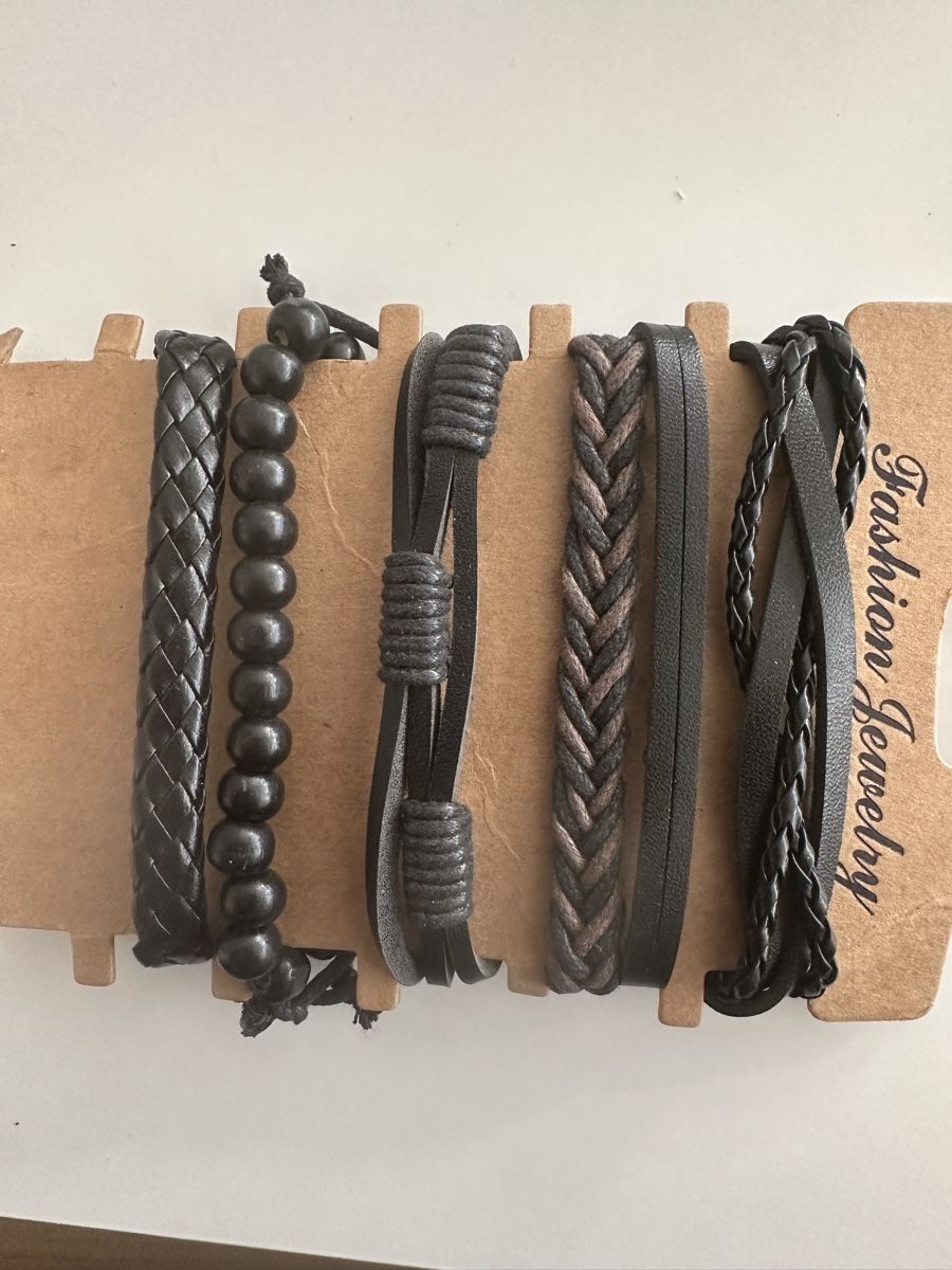 Bracciali & Braccialetti: Armband Set 5-teilig schwarz Leder – Nuovo e nell'imballaggio originale da Kloten venduto da digi-Galaxy