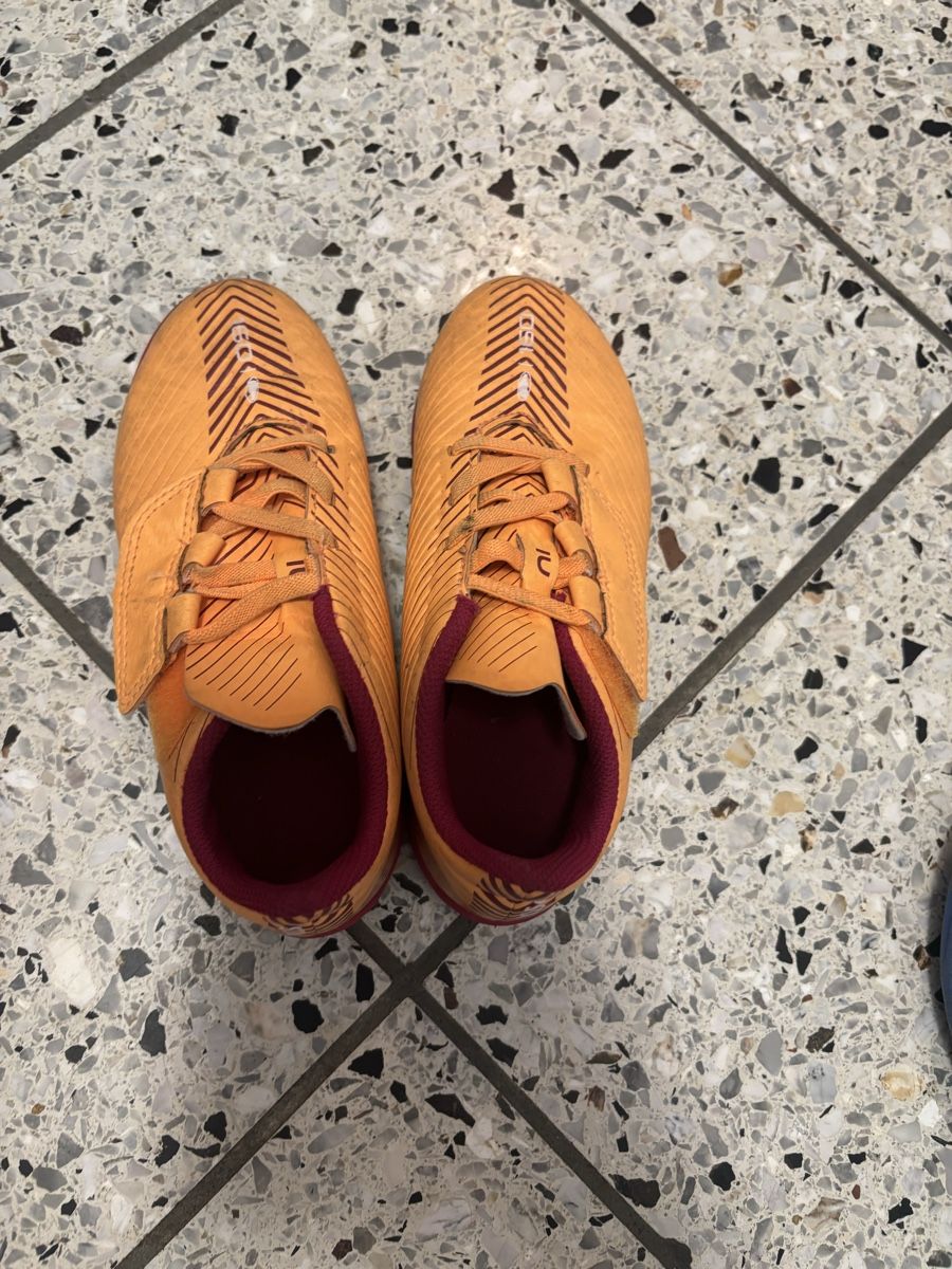 Scarpe per ragazzi: Fussball Noppenschuhe Decathlon 31 – Usato da Zollikon venduto da Kabatkaric