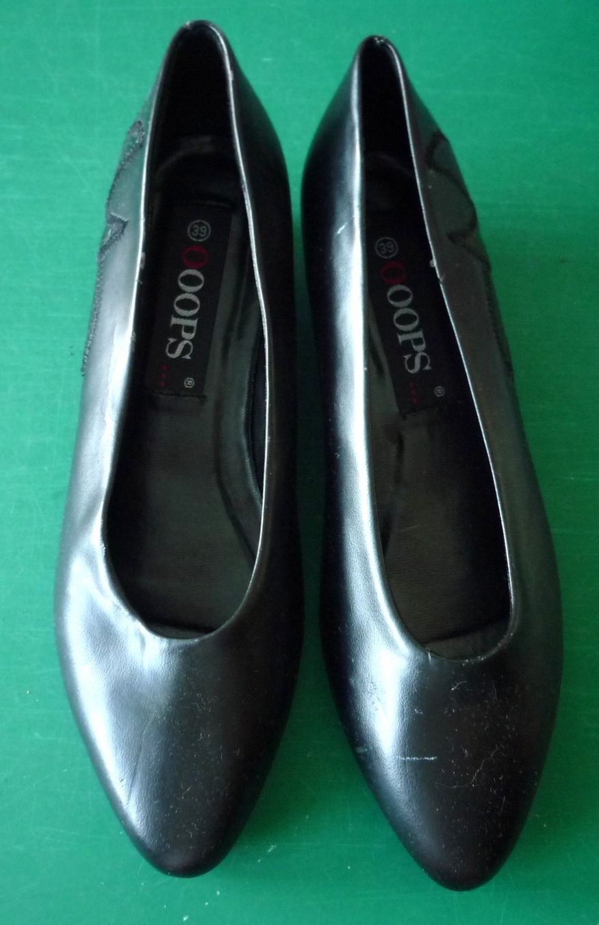 Scarpe da donna: Pumps schwarz / Marke ooops /Gr. 39 – Usato da Rafz venduto da Sonnenblume305