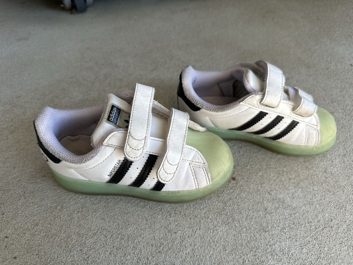 Adidas Scarpe per ragazzi: Adidas Superstar Velcro Trainers - Size EU 27 – Usato da Zumikon venduto da don_2sy6 2