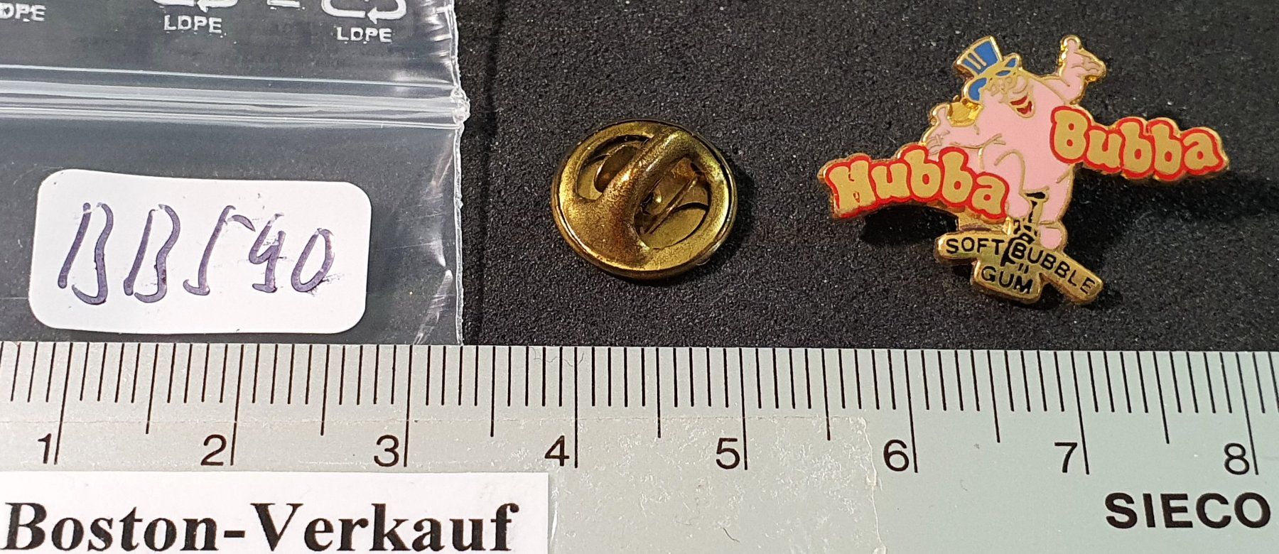 Plaketten & Abzeichen: BB590 - Pin Kaugummi Soft Bubble Gum - Hubba Bubba – Gebraucht aus Reinach BL von Boston-Verkauf 1