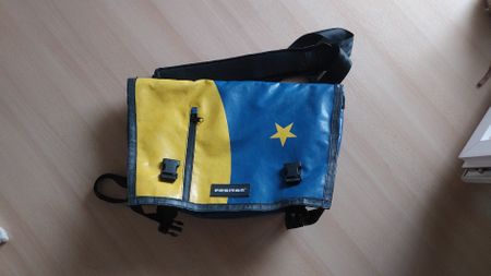 Freitag Tasche Blau Gelb mit Stern guter Zustand