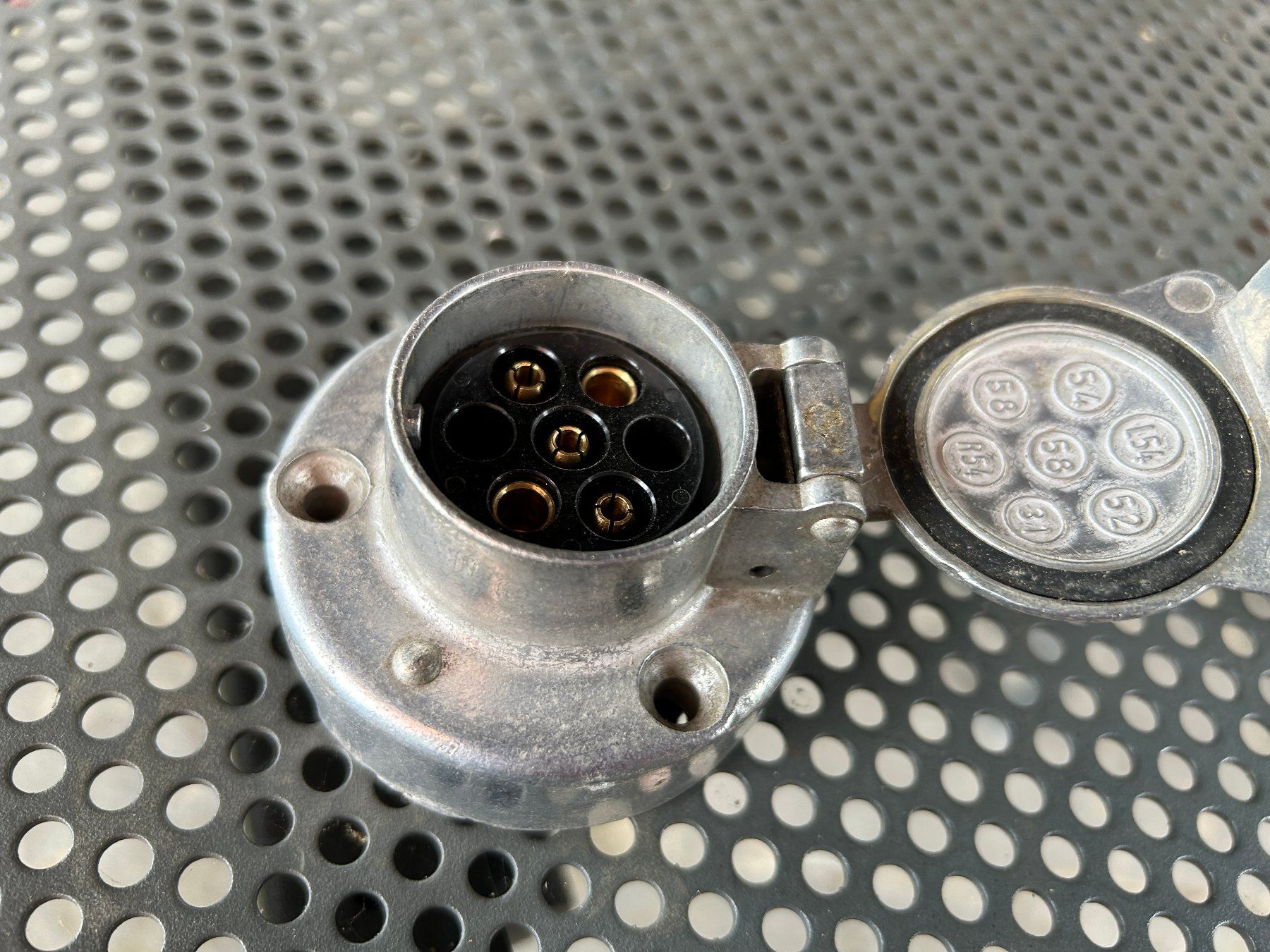 Stecker: Anhängerstecker ALT, 7-polig, ALU – Gebraucht aus hägendorf von hsh4614 1