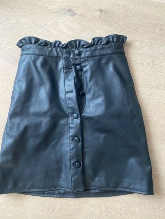wunderschöner kunst leder jupe xs