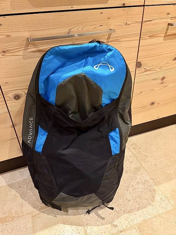 Sport dell'aria & Aquiloni: Advance Easiness 3 avec parachute de secours – Usato da Villarvolard venduto da Kiwiboy89