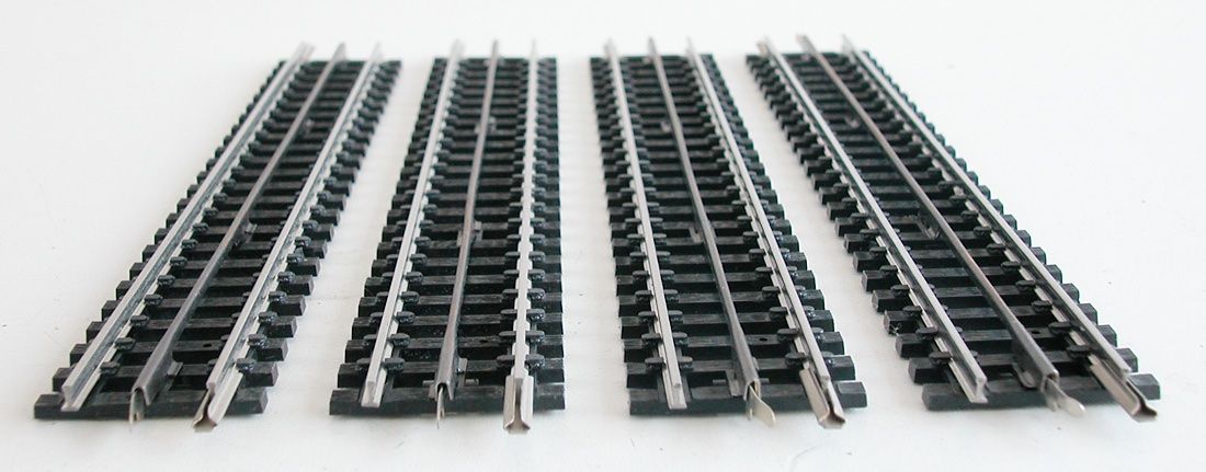 Trix Modelleisenbahnen: Trix 29 Gleisstücke gerade Spur H0 – Gebraucht aus Oberwil BL von Klang 2