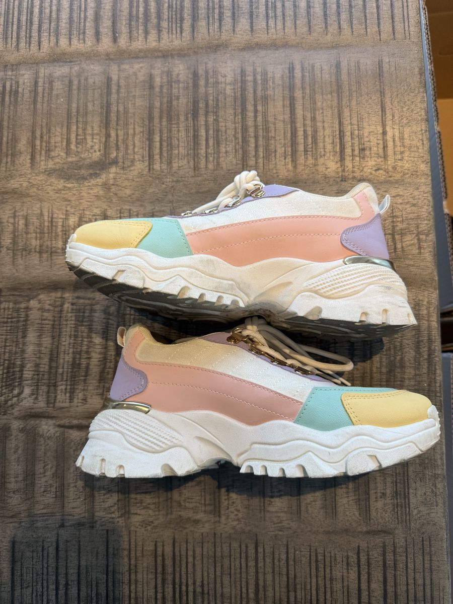 Scarpe da donna: Farbige Sneaker Grösse 37 – Usato da Selzach venduto da romanstraumann 1