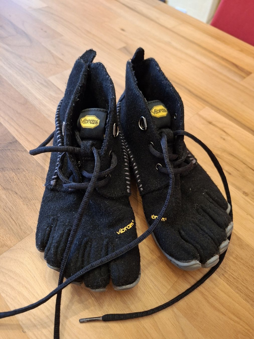 Vibram Chaussures hommes: Vibram FiveFingers Schuhe 37 oder 38 – D'occasion à Meinisberg par MartinaM1972
