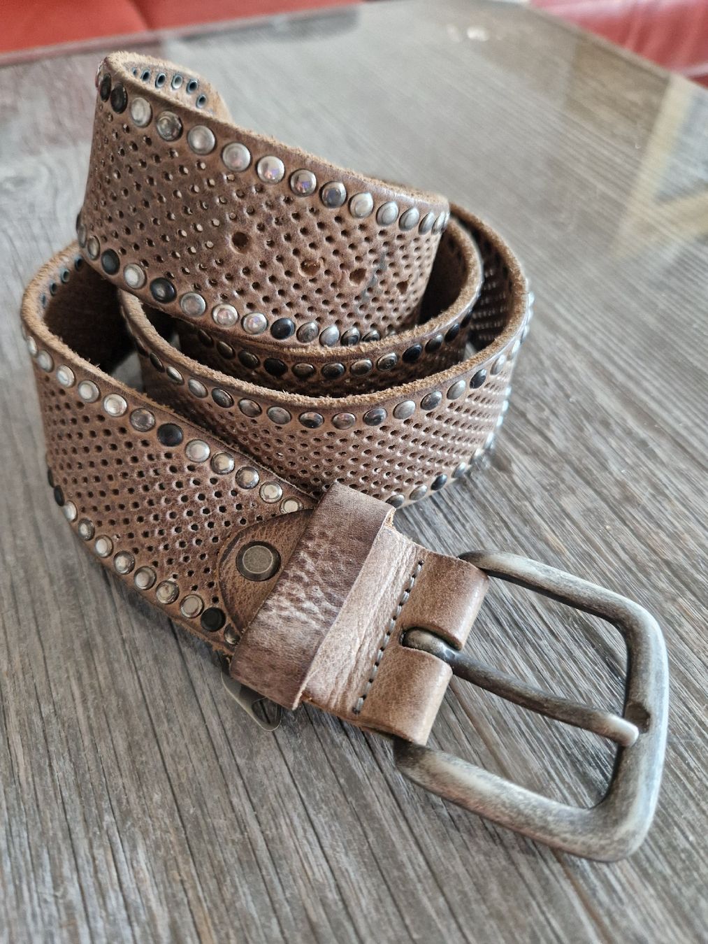 Cinture: Leder Gürtel mit Nieten, Grösse 95 – Usato da Kloten venduto da somsing