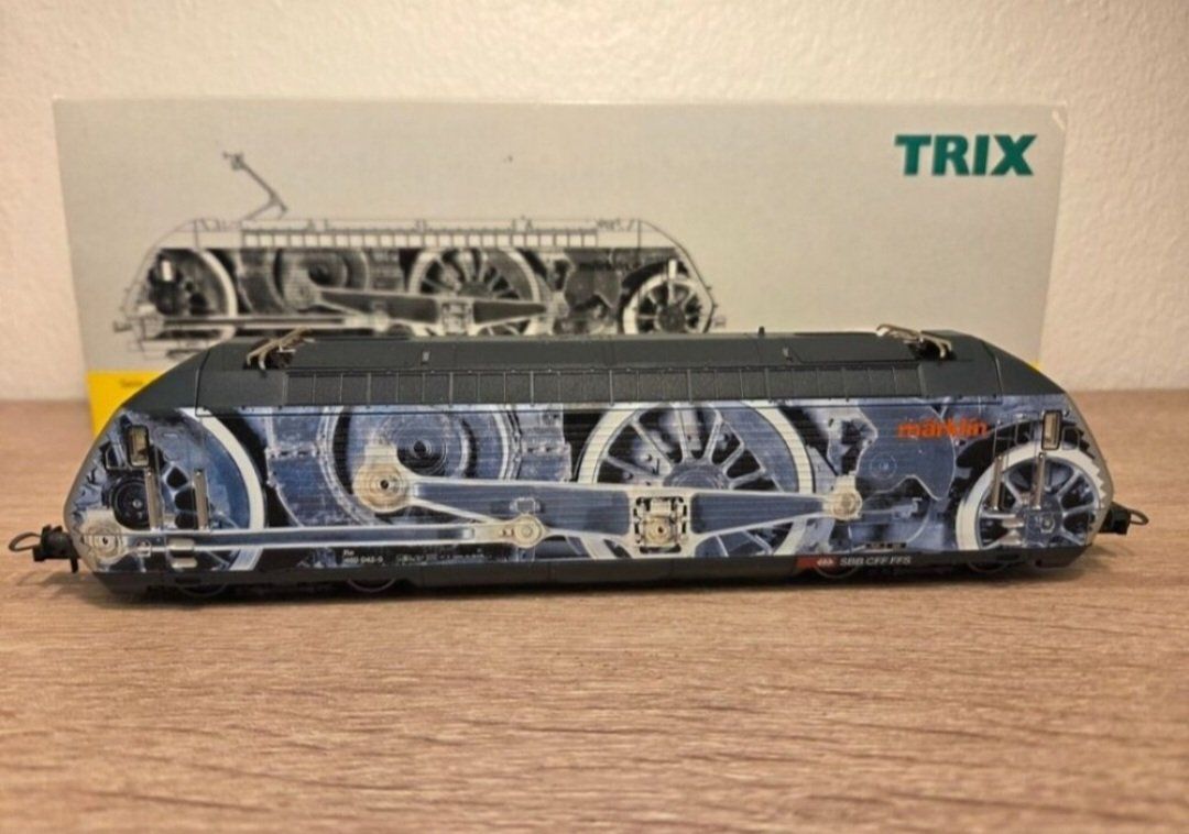 Trix Modellini di ferrovie: Trix 22726 E-Lok Re 460 "Industrie" SBB H0 – Nuovo e nell'imballaggio originale da St-Aubin-Sauges venduto da Lo_Go 1