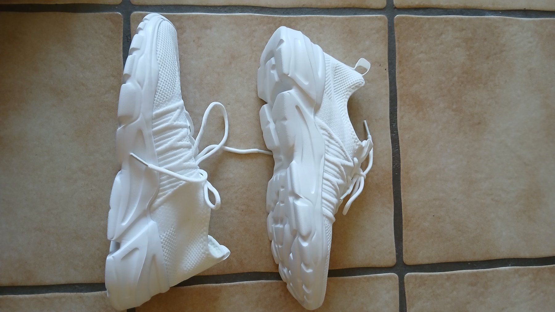 Chaussures femmes: Weisse Sneaker  Gr 42 Neu – Neuf (Voir description) à Glis par Jessylini 1