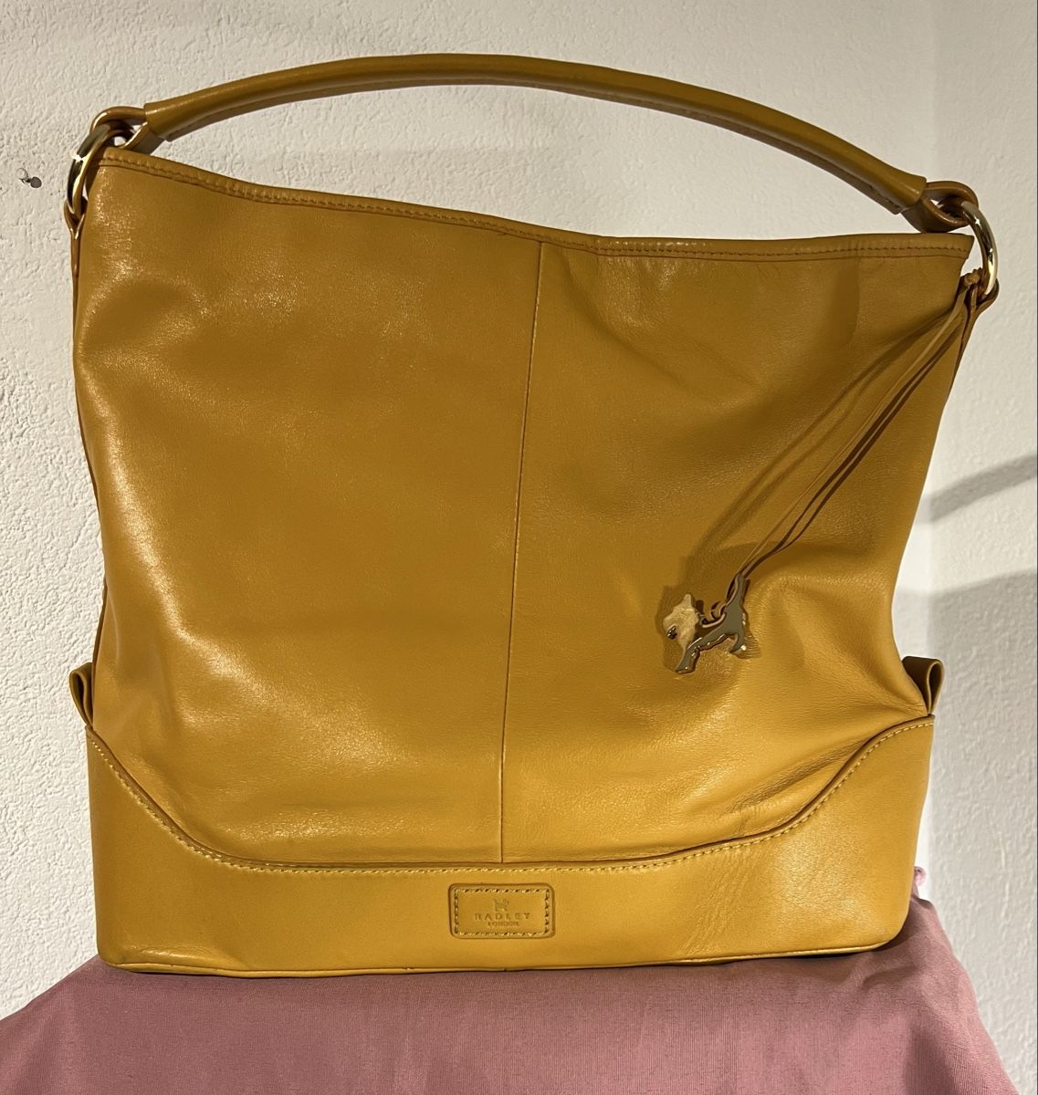 Radley Taschen für Damen: Sac à main en cuir jaune moutarde Radley – Gebraucht aus St-Pierre-Clages von ste_xk6p