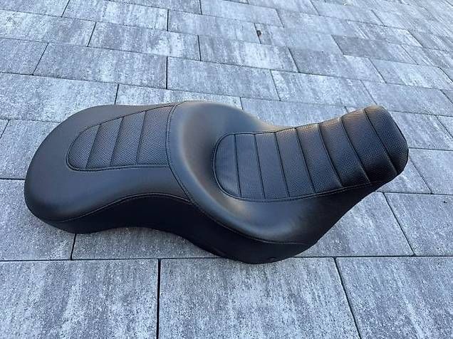 Alle Motorradersatzteile: Harley Davidson Low Rider Sattel  – Gebraucht aus Muttenz von Mbrunen
