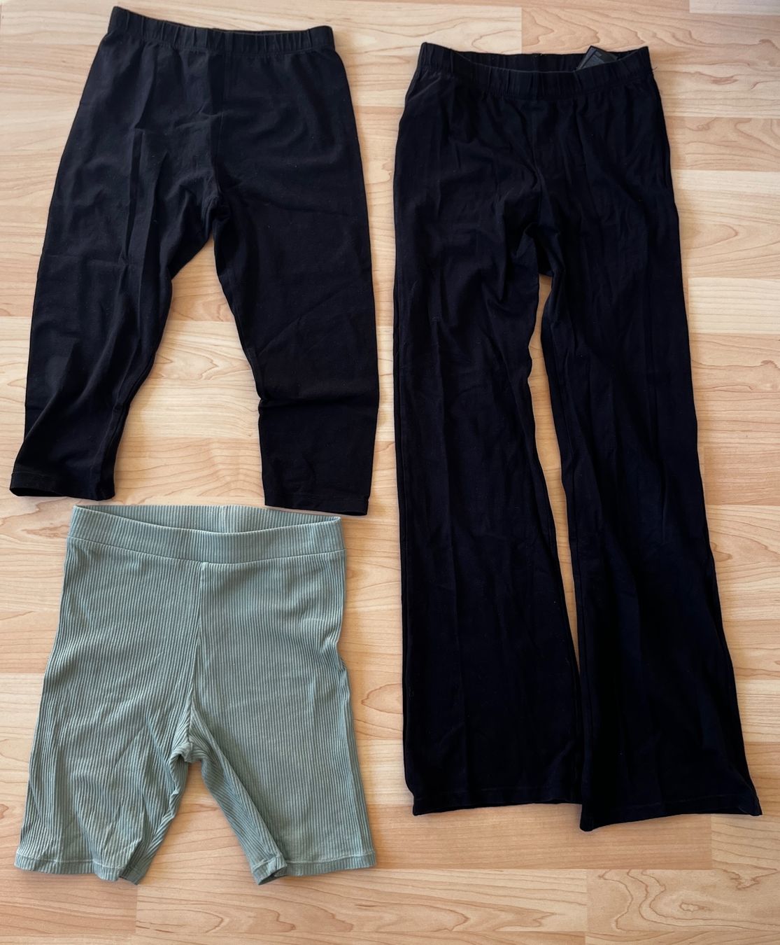 Lotti & Set di vestiti: 11teiliges Sommer Kleiderpaket Mädchen Gr. 152 – Usato da Winterthur venduto da Numero1 4