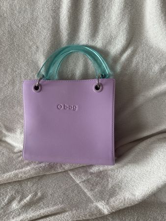 O Bag Mini Henkeltasche Flieder mit türkisen Griffen