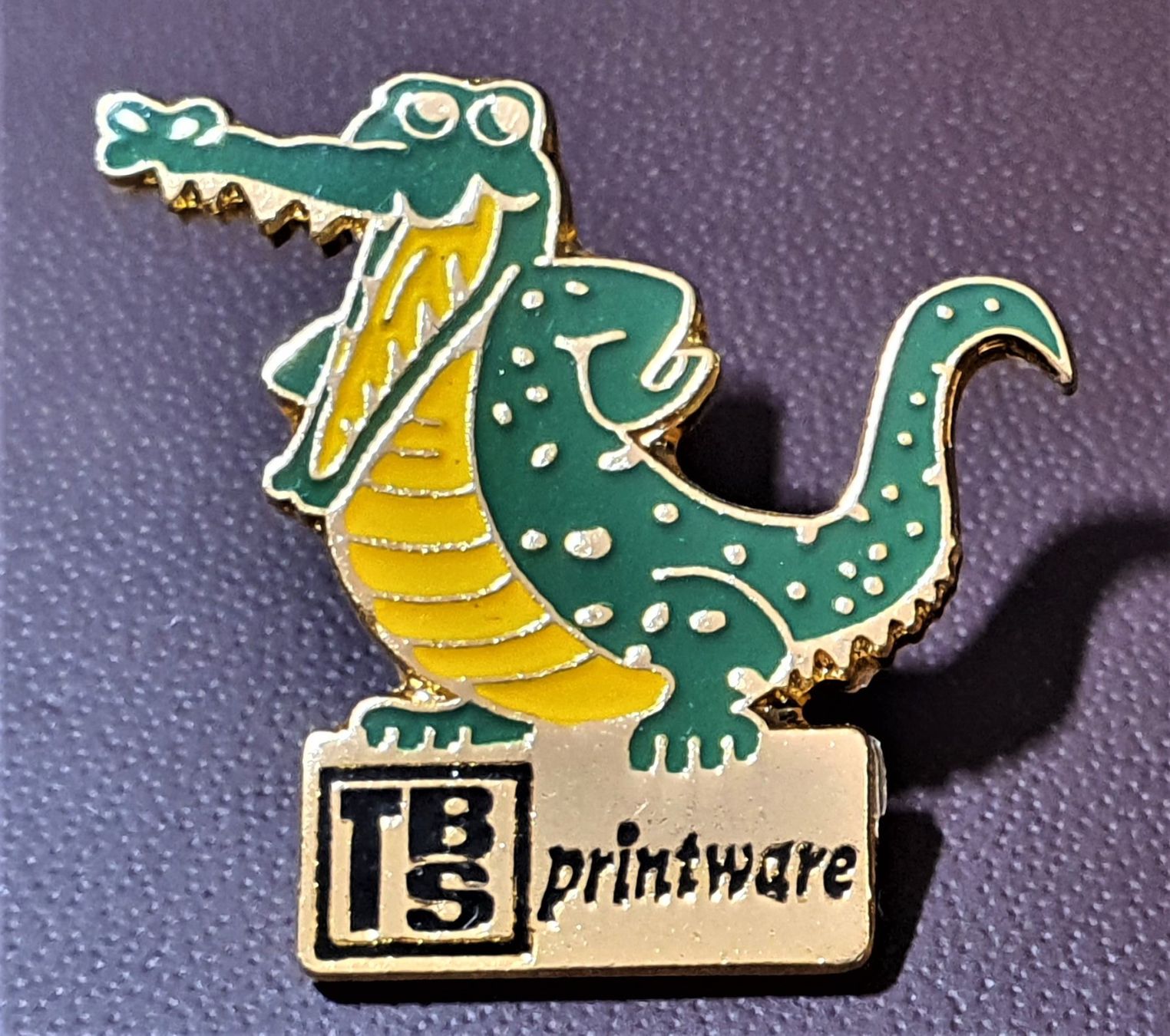 Placchette & Badge: Q352 - Pin Krokodil TBS printware – Usato da Reinach BL venduto da Boston-Verkauf