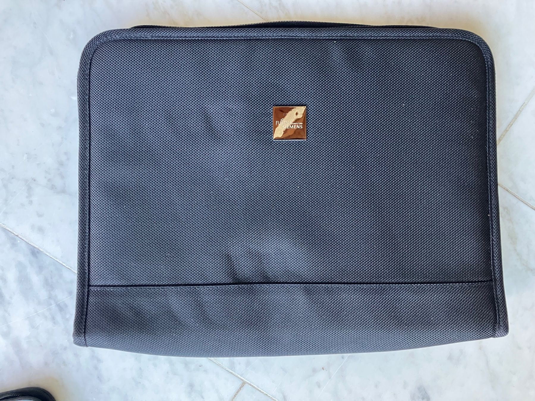 Fujitsu Borse: Laptoptasche schwarz neu – Usato da Boll venduto da Maigloeckchen