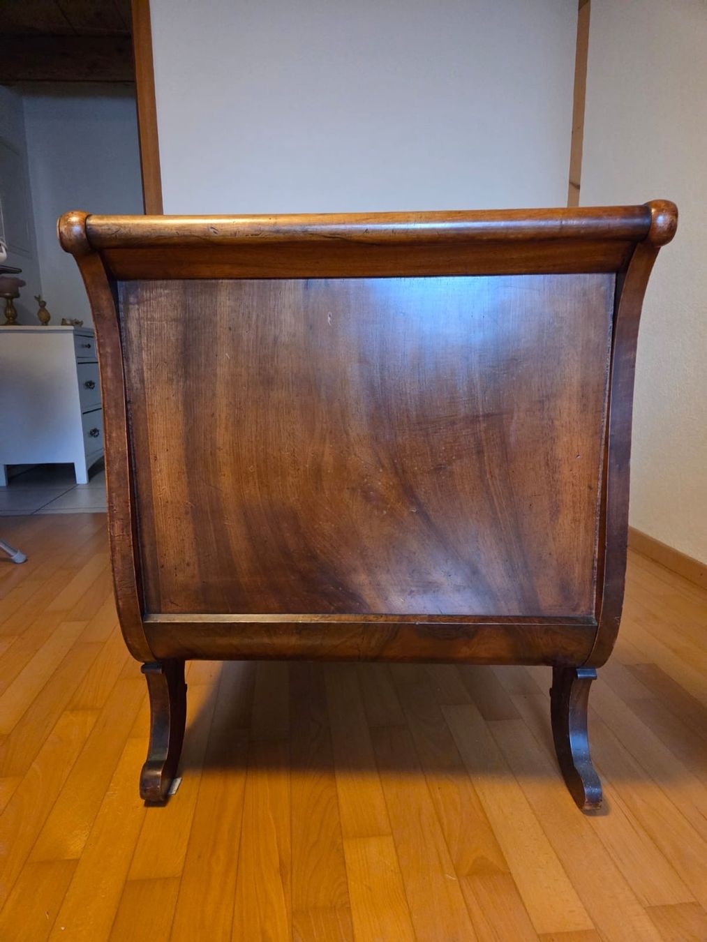 Divani: Elegantes Sofa / Kanapee mit Holzrahmen – Usato da Rosshäusern venduto da Achillea-77 4