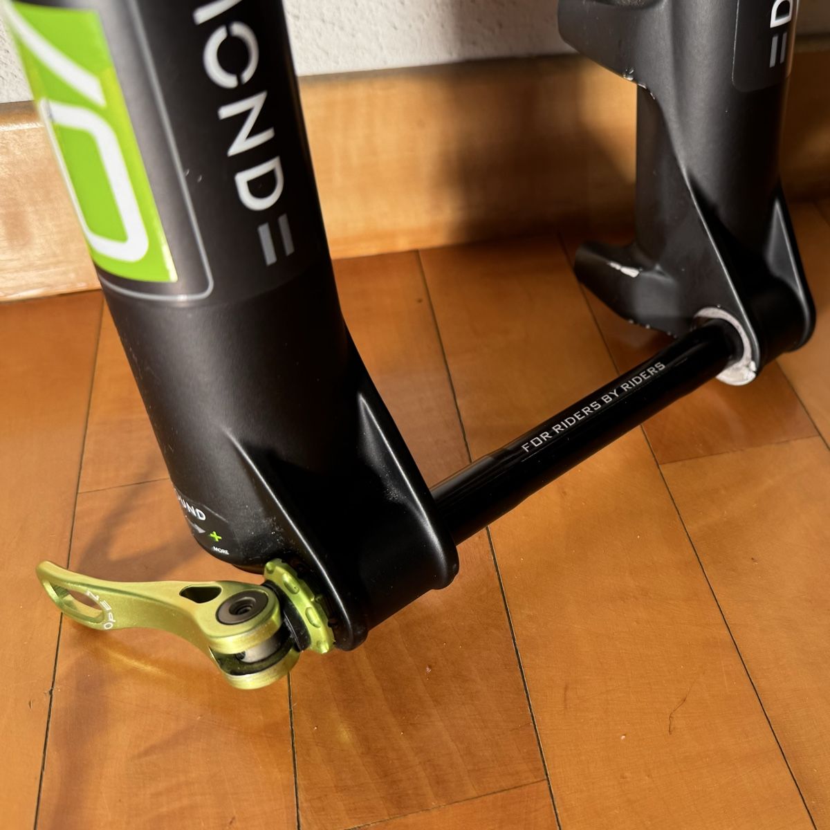 Pezzi di ricambio: DVO Diamond 110 Boost Fork – Usato da Embrach venduto da whi_j7l9 3