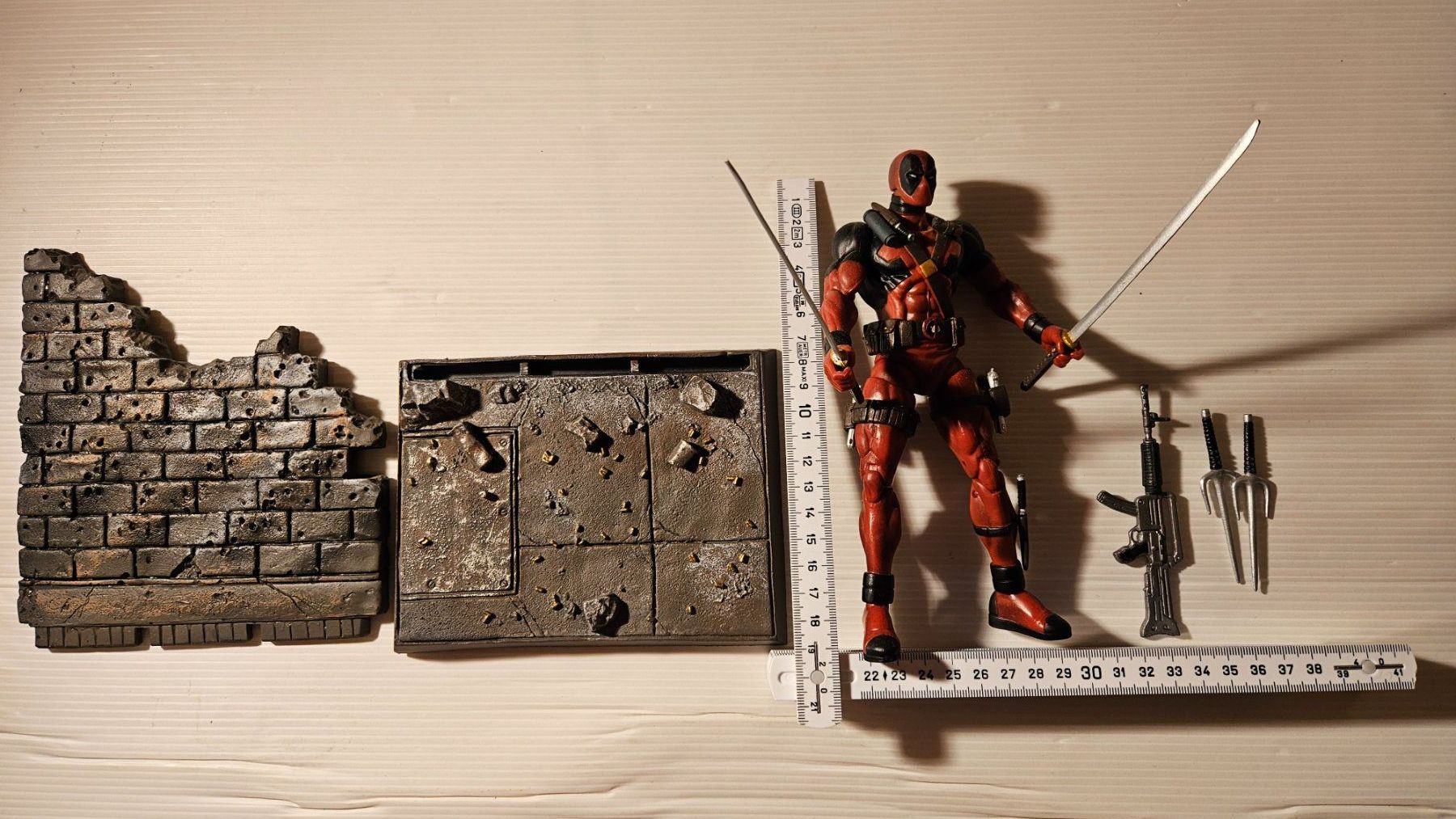 Marvel Statuette: Deadpool Marvel Select Figur / Figuren – Usato da Münchenstein venduto da vitalfit 3