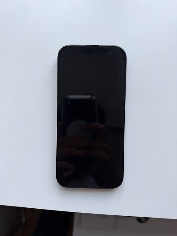 Portables: iPhone 16 Pro  – D'occasion à Beringen par leo_yv2s 2