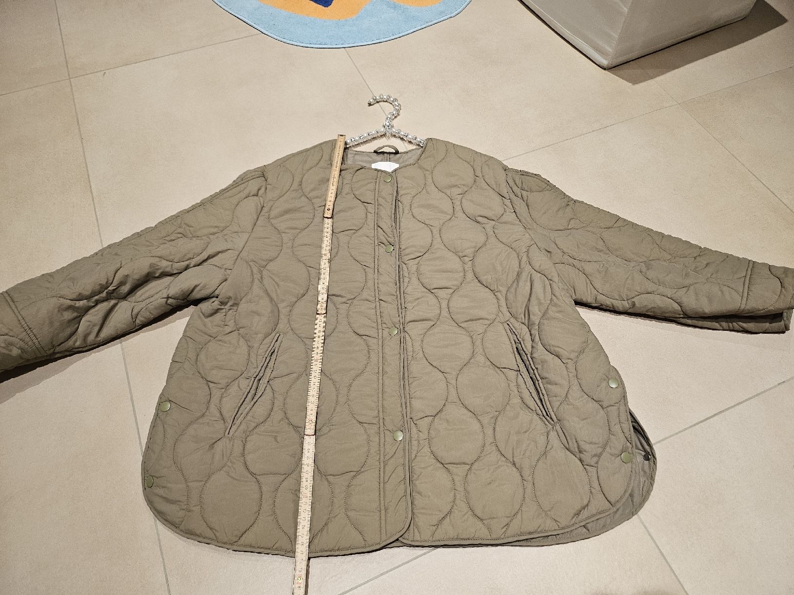 H&M Jacken: Steppjacke H&M khaki gr.L oversize – Gebraucht aus Allschwil von na.wi.90 5