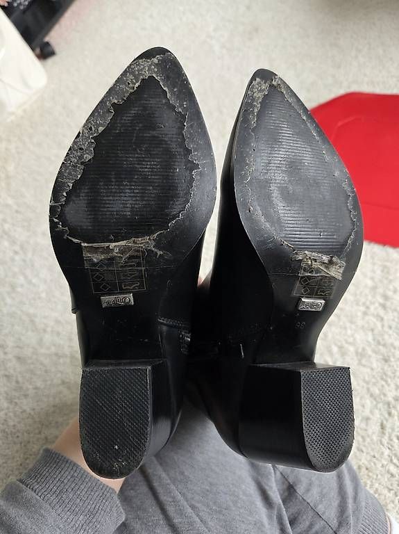 Buffalo Damenschuhe: Buffalo Stiefeletten mit Schnalle – Gebraucht aus Rüfenacht BE von Biancaro 1