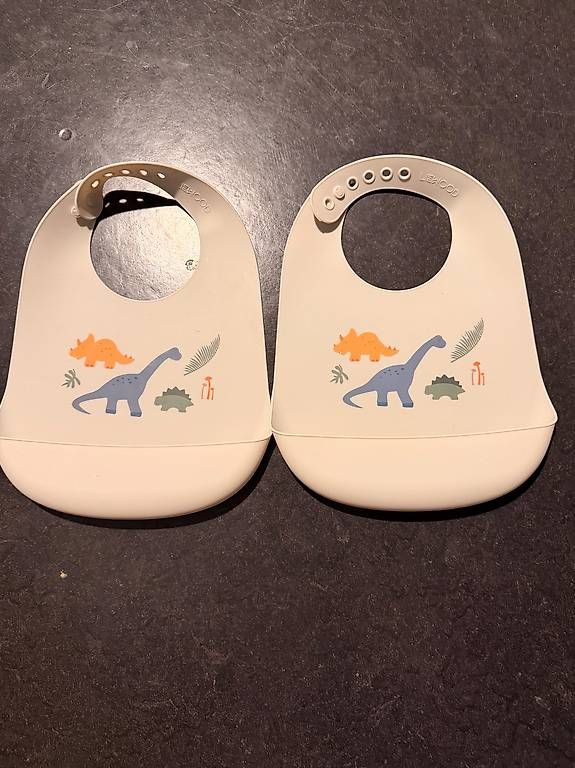 Pasti del neonato: Liewood Silikon Lätzchen  Dino – Usato da Zürich venduto da sua_8b9h