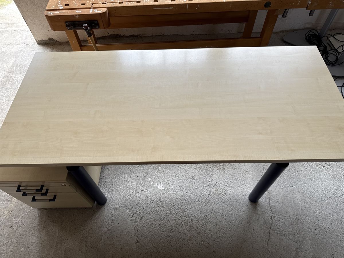 Schreibtische: Schreibtisch mit Schubladencontainer, Top Zustand! – Gebraucht aus Effretikon von ahus 2