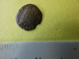 uralte Bronzemünze   16 mm     0.91 g