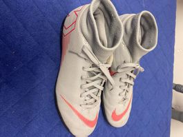 Tolle Hallenfussball Schuhe Nike Mercurial Gr. 42